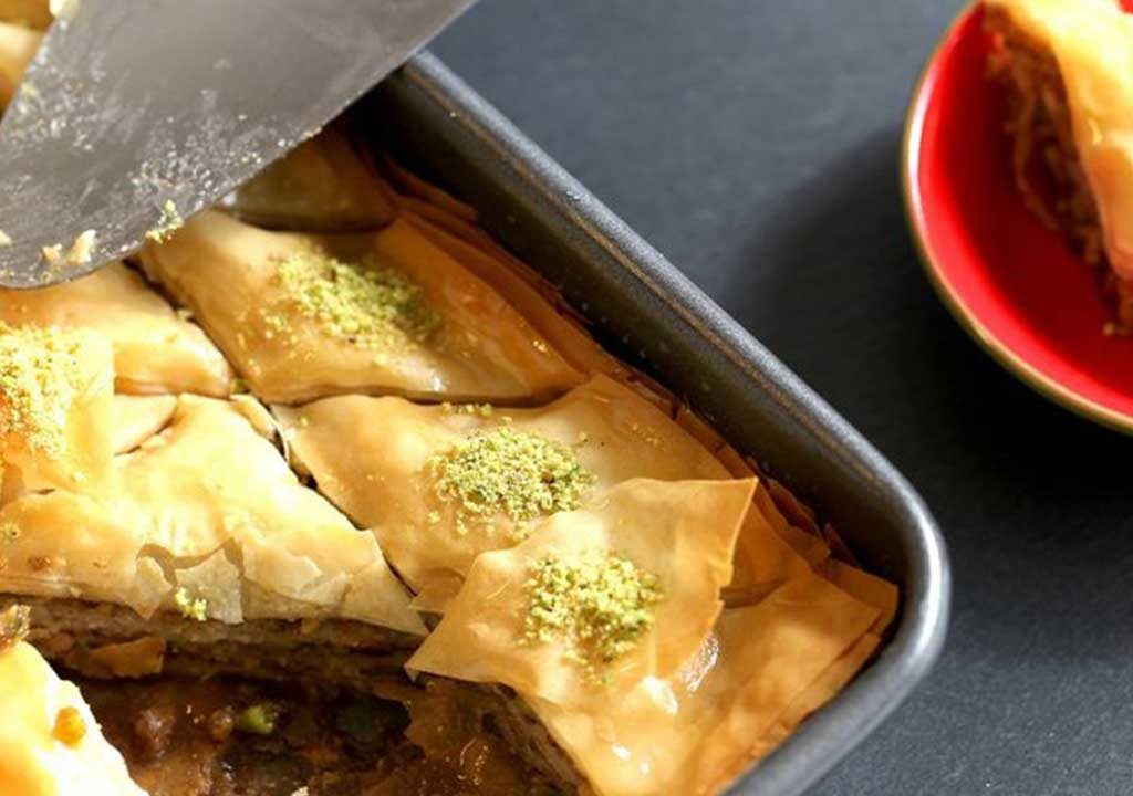طرز تهیه دسر باقلوا